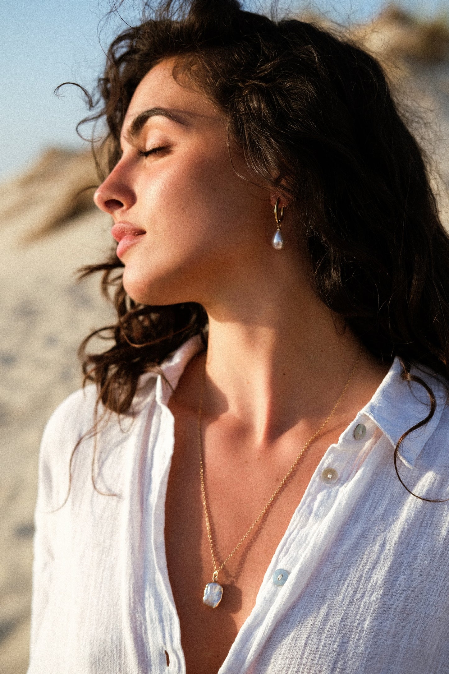 Boucles d'oreilles pendantes - perle blanche